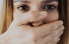 Eνδοοικογενειακή βία: Για ποιους λόγους οι γυναίκες που την υφίστανται σιωπούν